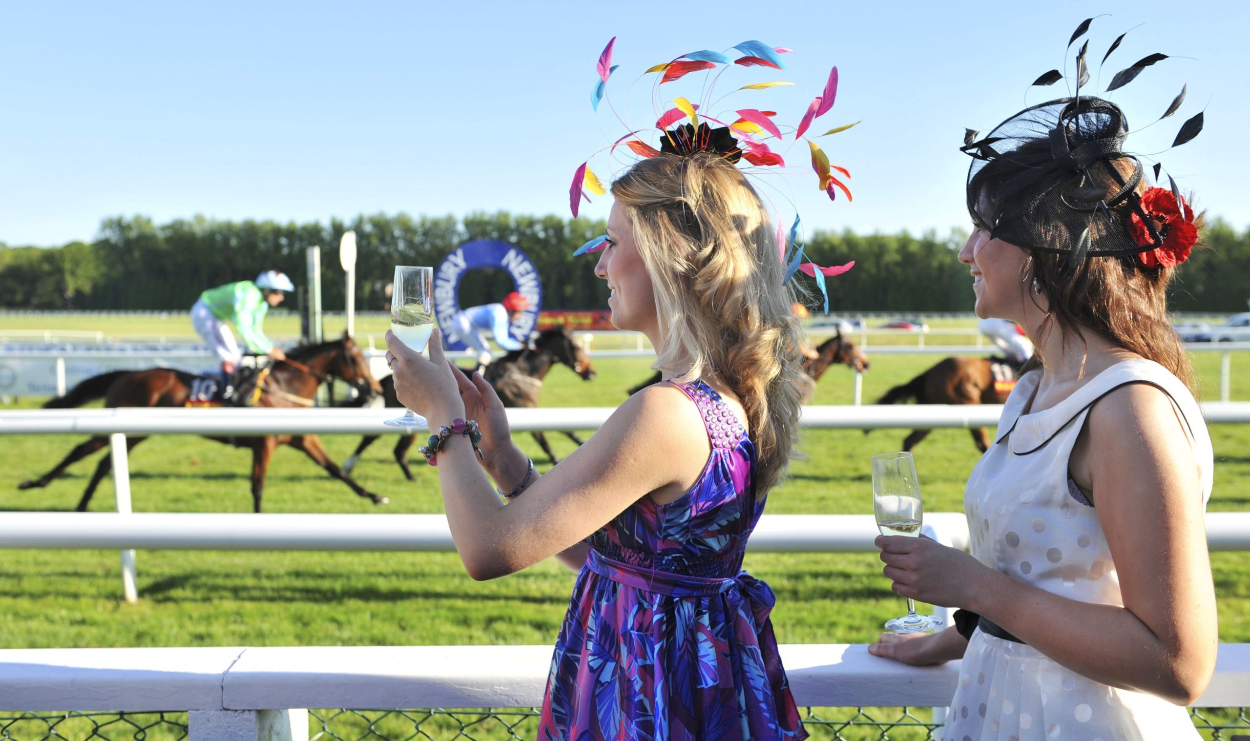 How To Plan A Memorable Melbourne Cup Day Lunch Coolangatta Hotel 